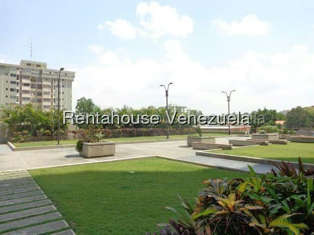 Apartamento (1 Nivel) en Alquiler en Zona Este, Lara - 43