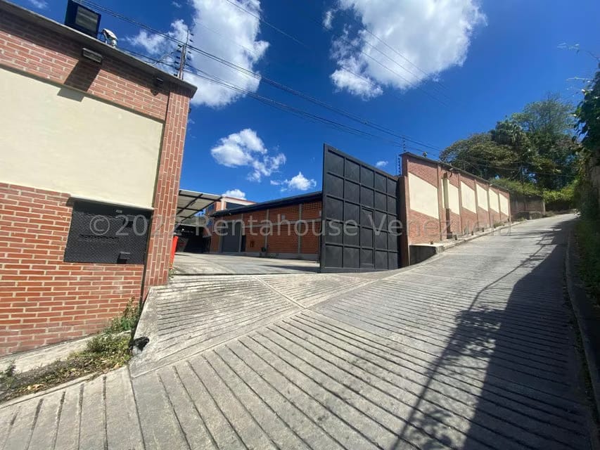Comercial (Galpon - Deposito) en Alquiler en Parcelamiento El Prado, Miranda