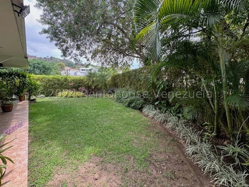 Casa (Duplex) en Venta en Prados del Este, Distrito Metropolitano - 30