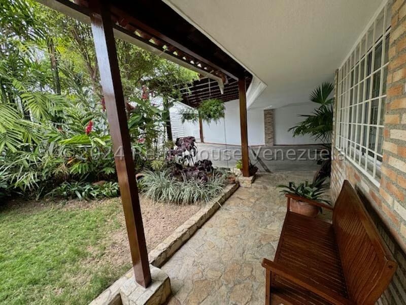 Casa (Duplex) en Venta en Prados del Este, Distrito Metropolitano - 4