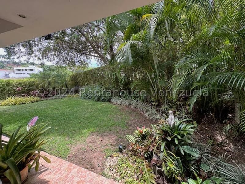 Casa (Duplex) en Venta en Prados del Este, Distrito Metropolitano - 31