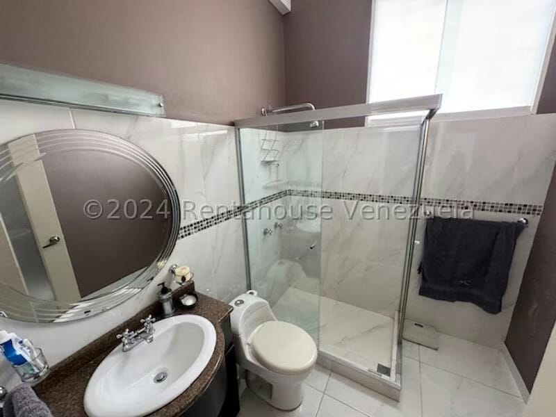 Casa (Duplex) en Venta en Prados del Este, Distrito Metropolitano - 39