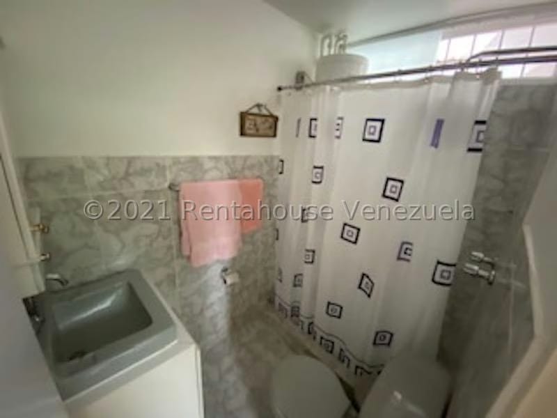 Casa (Duplex) en Venta en Prados del Este, Distrito Metropolitano - 53