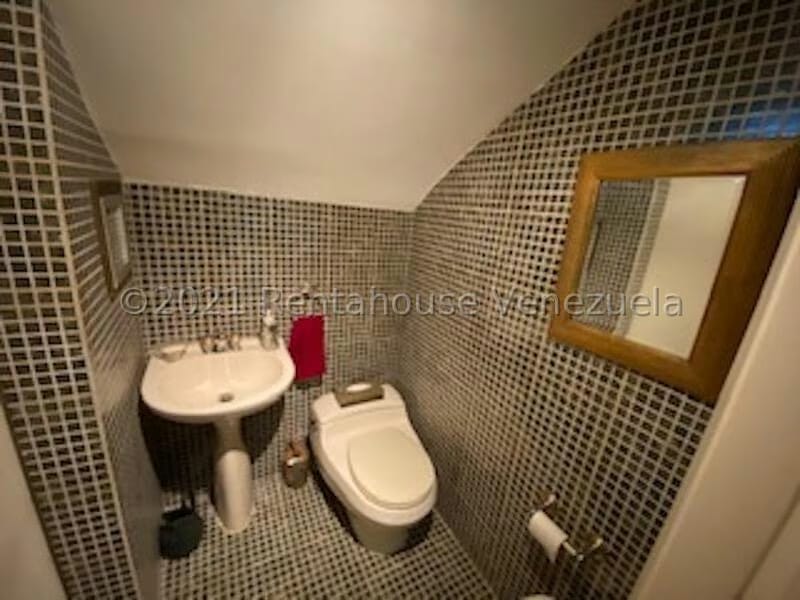 Casa (Duplex) en Venta en Prados del Este, Distrito Metropolitano - 55