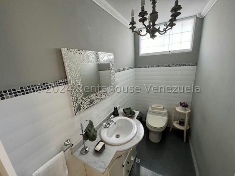 Casa (Duplex) en Venta en Prados del Este, Distrito Metropolitano - 9