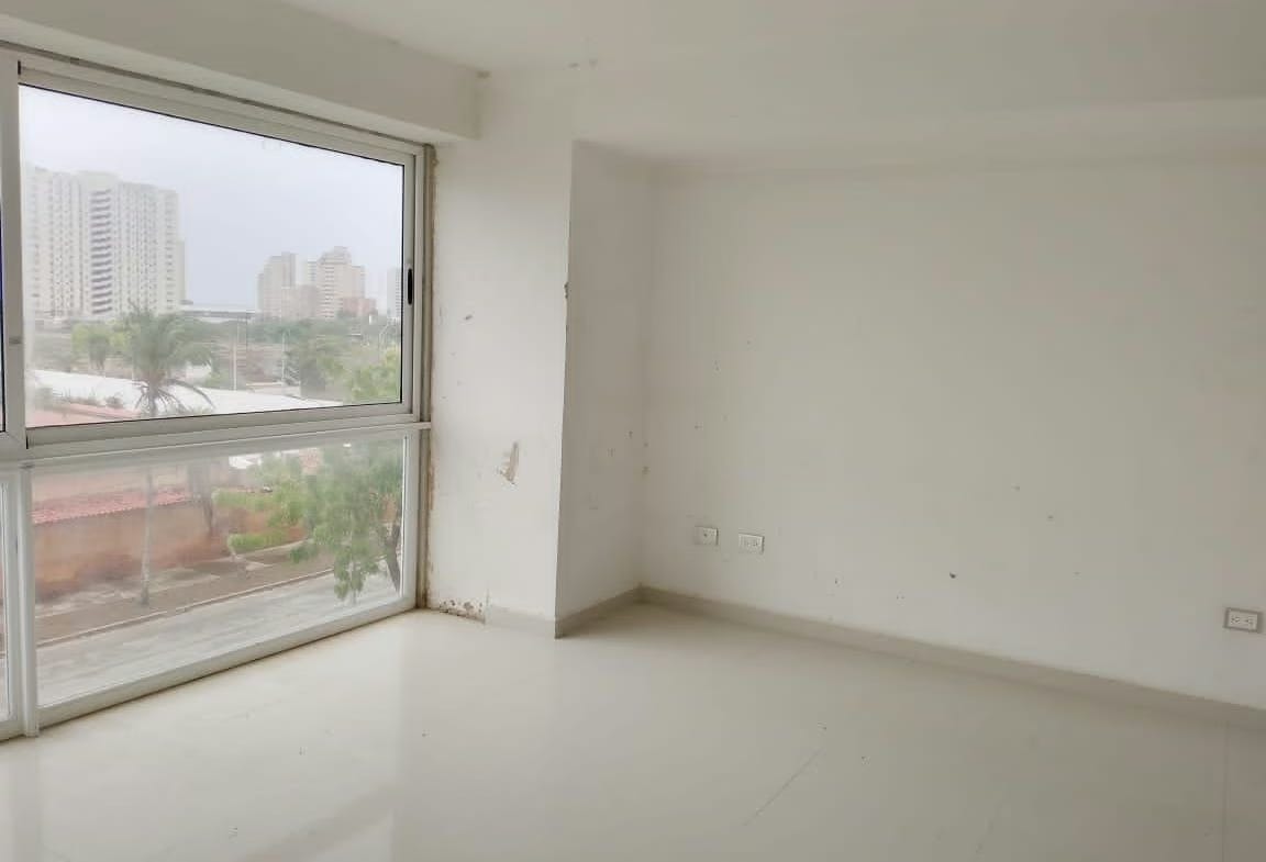 APARTAMENTO EN URB. DUMAR. OBRA BLANCA - 4