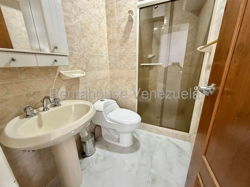 Apartamento (1 Nivel) en Alquiler en La Boyera, Distrito Metropolitano - 18