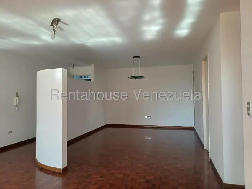 Apartamento (1 Nivel) en Venta en Los Naranjos del Cafetal, Distrito Metropolitano - 4
