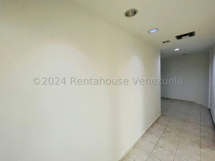 Comercial (Oficina) en Alquiler en Avenida Bolivar, Aragua - 18