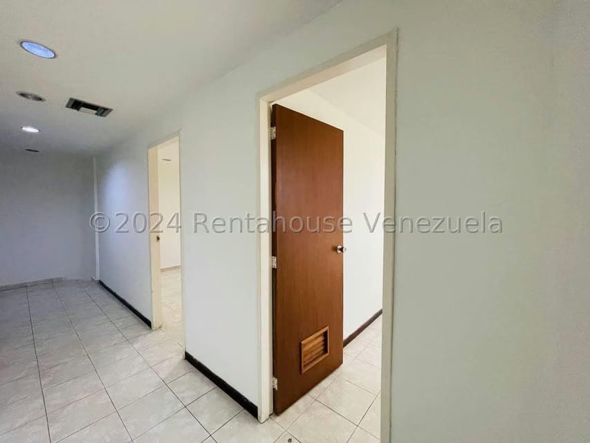 Comercial (Oficina) en Alquiler en Avenida Bolivar, Aragua - 19