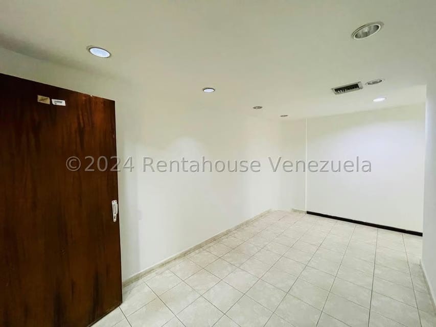 Comercial (Oficina) en Alquiler en Avenida Bolivar, Aragua - 3