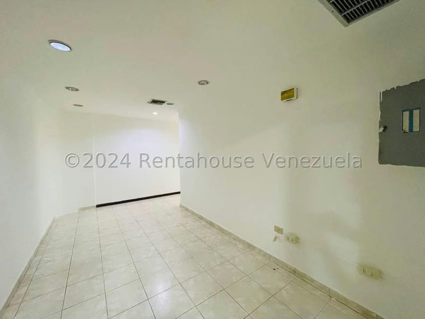 Comercial (Oficina) en Alquiler en Avenida Bolivar, Aragua - 4