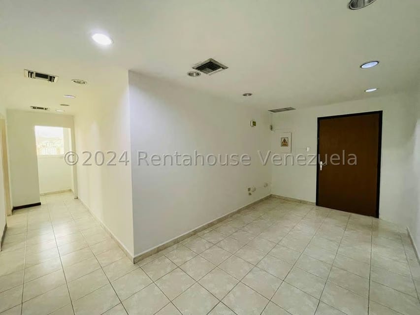 Comercial (Oficina) en Alquiler en Avenida Bolivar, Aragua - 5