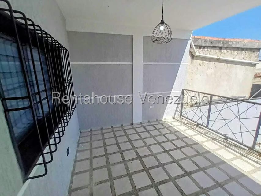 Casa (Duplex) en Alquiler en Zona Oeste, Lara - 2