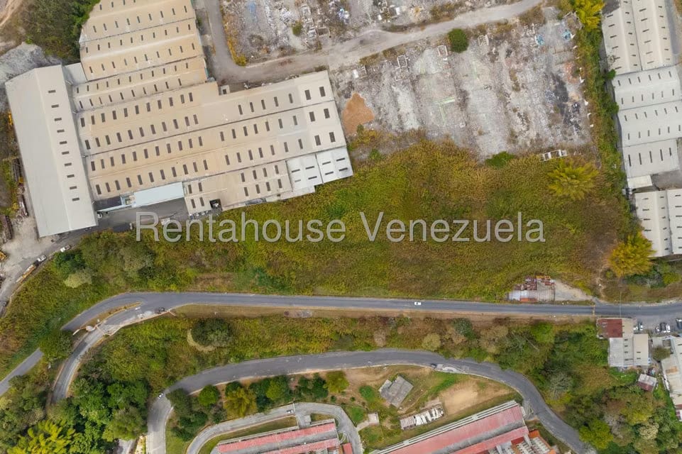 Terreno (Comercial) en Venta en Parque Caiza, Distrito Metropolitano - 2