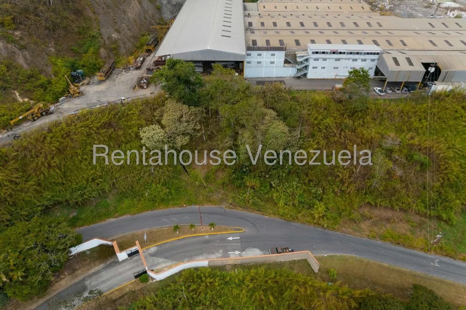 Terreno (Comercial) en Venta en Parque Caiza, Distrito Metropolitano - 4