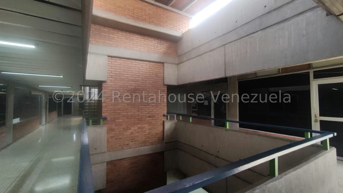 Comercial (Local Comercial) en Alquiler en Centro, Lara - 33