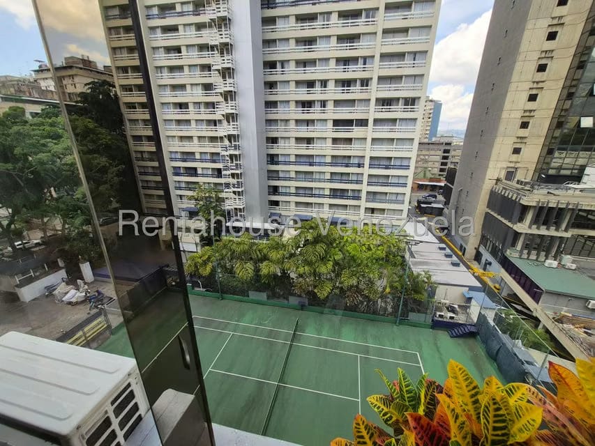 Apartamento (1 Nivel) en Alquiler en Los Palos Grandes, Distrito Metropolitano - 11