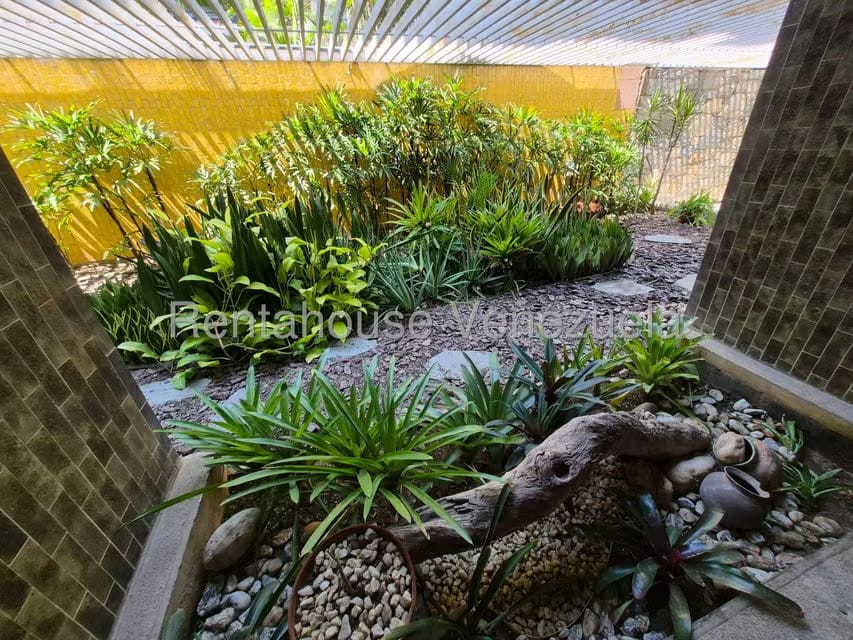 Apartamento (1 Nivel) en Alquiler en Los Palos Grandes, Distrito Metropolitano - 14