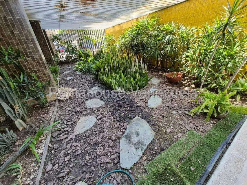 Apartamento (1 Nivel) en Alquiler en Los Palos Grandes, Distrito Metropolitano - 16