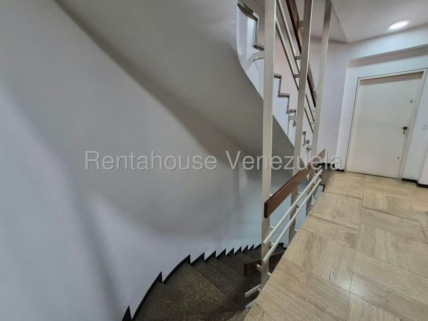 Apartamento (1 Nivel) en Alquiler en Los Palos Grandes, Distrito Metropolitano - 18