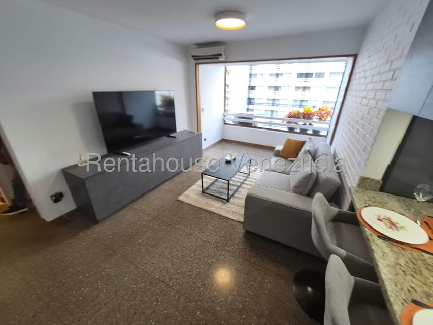 Apartamento (1 Nivel) en Alquiler en Los Palos Grandes, Distrito Metropolitano - 4
