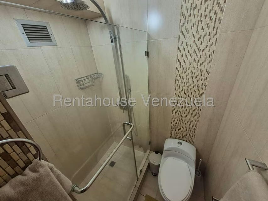 Apartamento (1 Nivel) en Alquiler en Los Palos Grandes, Distrito Metropolitano - 10