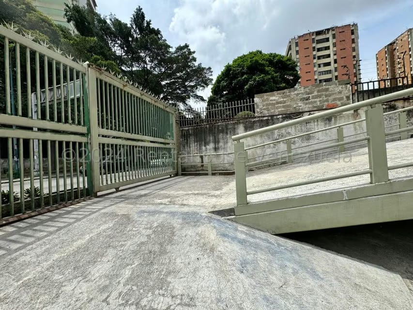 Comercial (Local Comercial) en Venta en El Paraiso, Distrito Metropolitano - 2