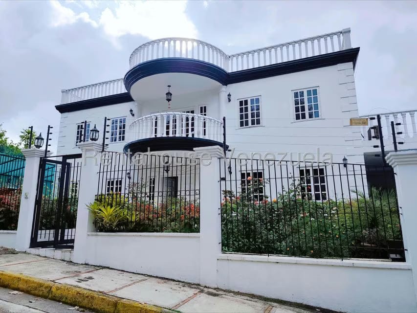 Casa (Multipes Niveles) en Venta en Lomas de La Lagunita, Distrito Metropolitano