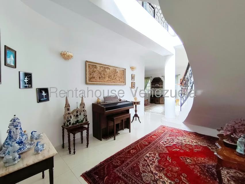 Casa (Multipes Niveles) en Venta en Lomas de La Lagunita, Distrito Metropolitano - 21