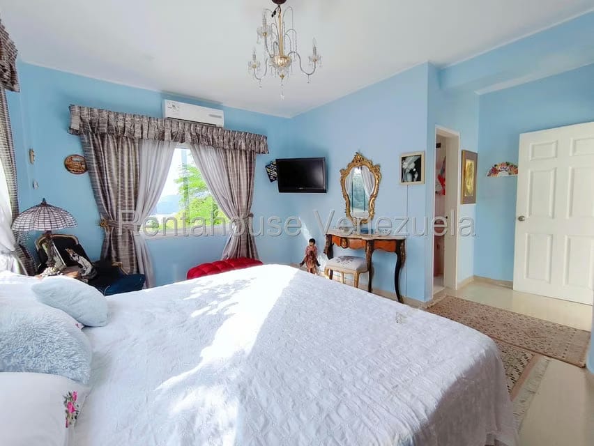 Casa (Multipes Niveles) en Venta en Lomas de La Lagunita, Distrito Metropolitano - 32