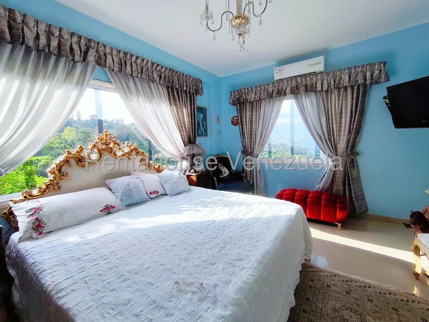 Casa (Multipes Niveles) en Venta en Lomas de La Lagunita, Distrito Metropolitano - 33