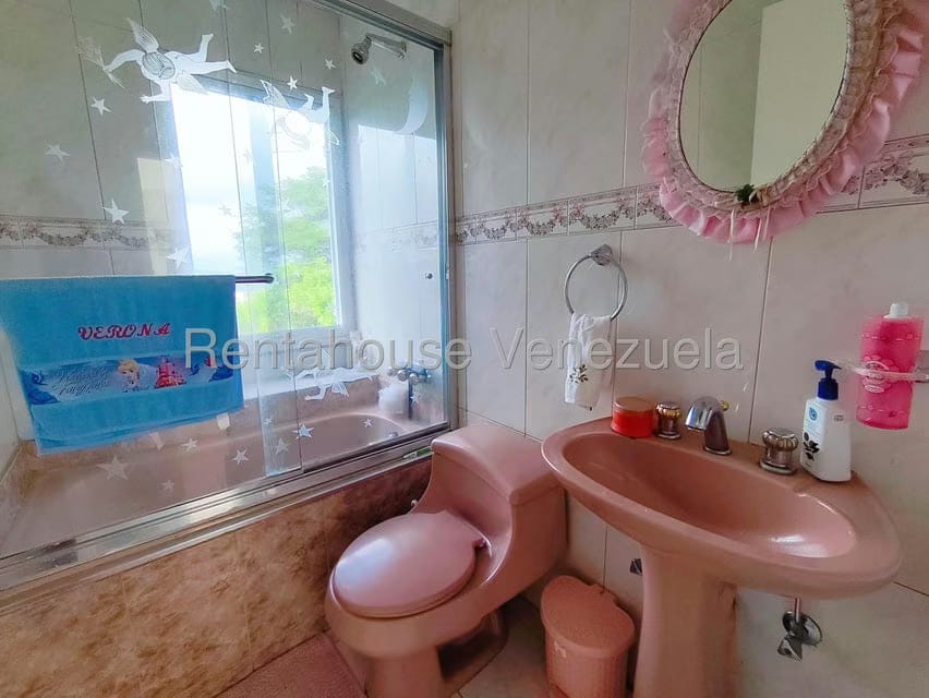 Casa (Multipes Niveles) en Venta en Lomas de La Lagunita, Distrito Metropolitano - 34