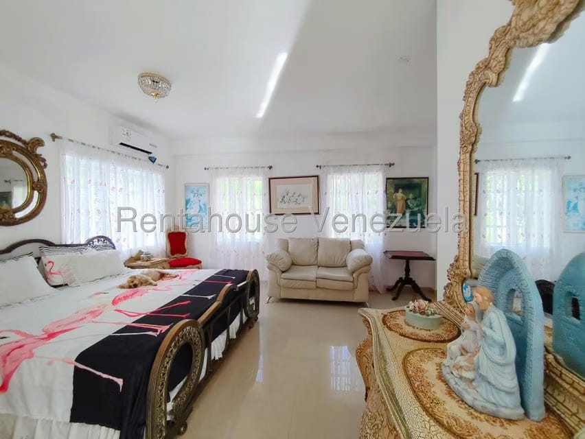 Casa (Multipes Niveles) en Venta en Lomas de La Lagunita, Distrito Metropolitano - 35