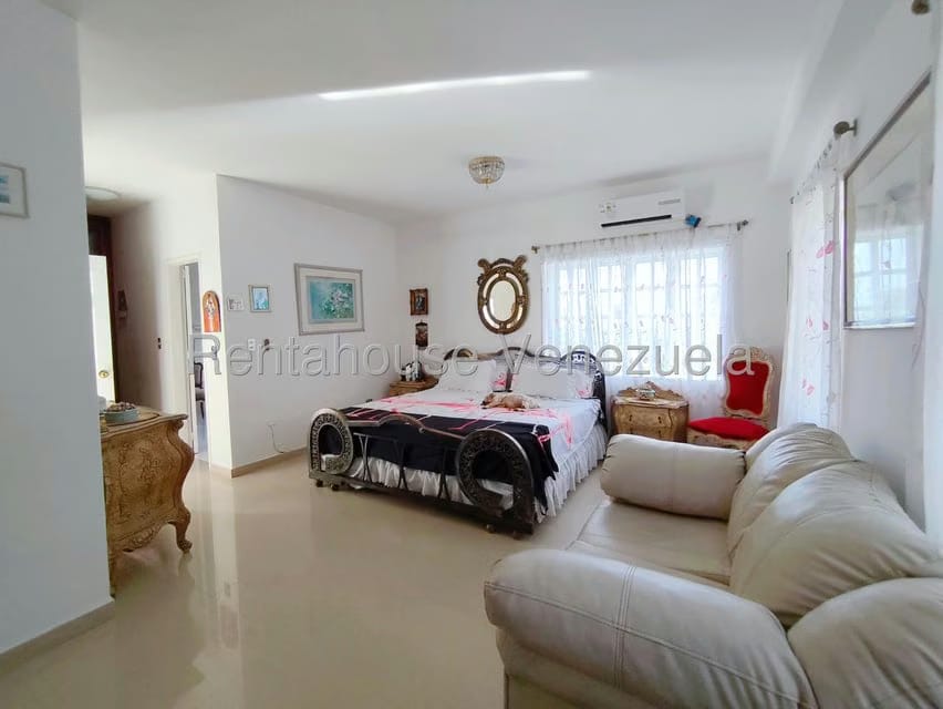 Casa (Multipes Niveles) en Venta en Lomas de La Lagunita, Distrito Metropolitano - 36