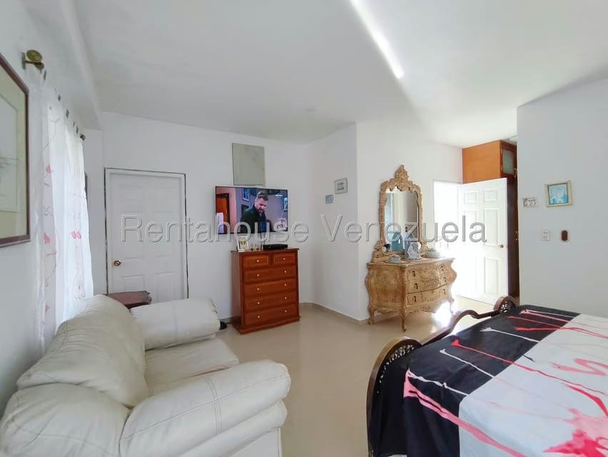 Casa (Multipes Niveles) en Venta en Lomas de La Lagunita, Distrito Metropolitano - 37