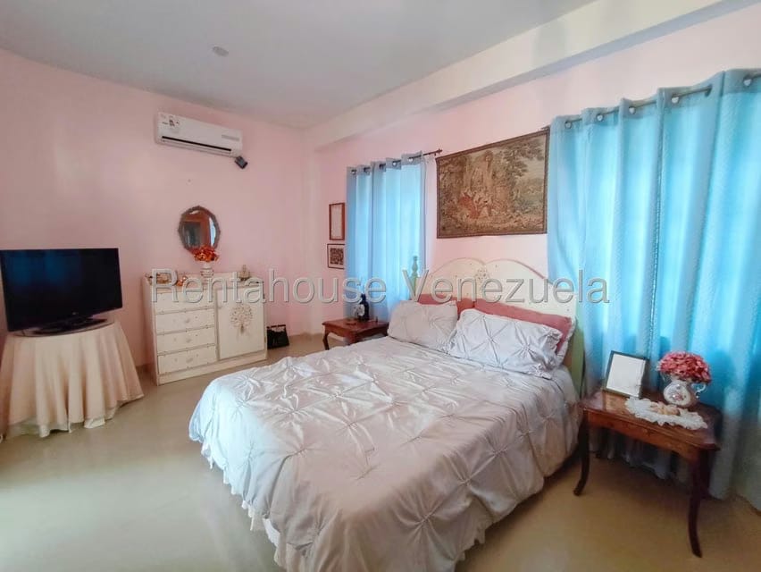 Casa (Multipes Niveles) en Venta en Lomas de La Lagunita, Distrito Metropolitano - 39