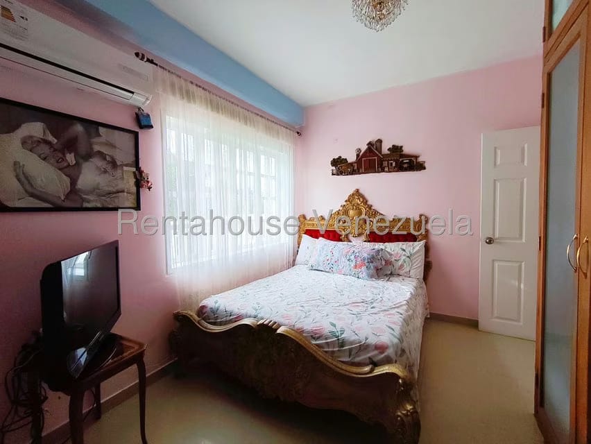 Casa (Multipes Niveles) en Venta en Lomas de La Lagunita, Distrito Metropolitano - 42