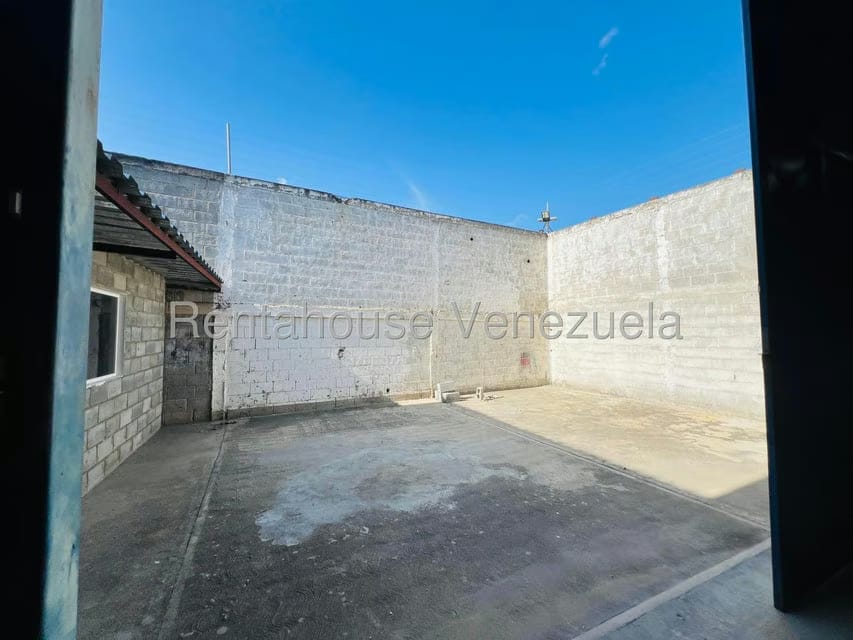 Comercial (Local Comercial) en Venta en Zona Industrial 3, Lara - 17