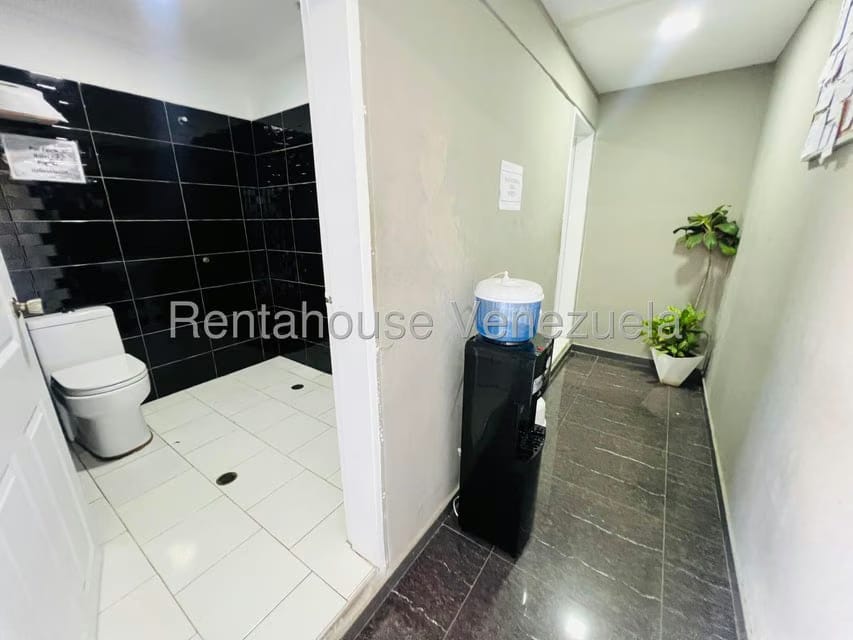 Comercial (Local Comercial) en Venta en Zona Industrial 3, Lara - 24