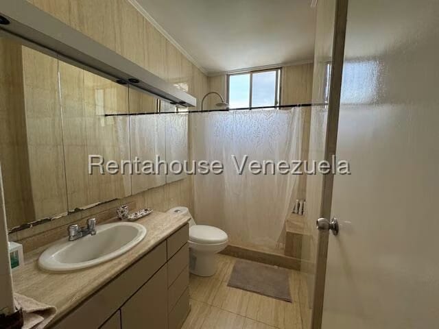 Apartamento (1 Nivel) en Alquiler en Los Palos Grandes, Distrito Metropolitano - 11
