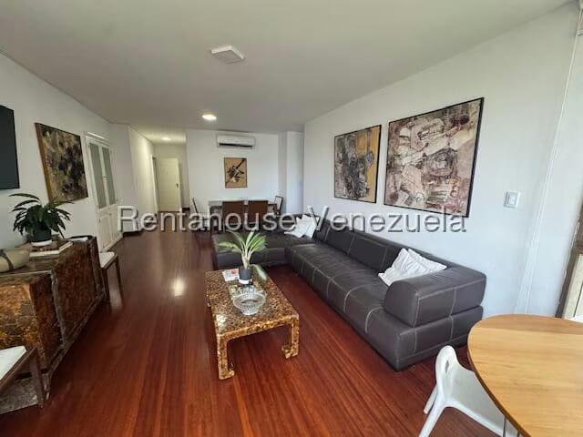 Apartamento (1 Nivel) en Alquiler en Los Palos Grandes, Distrito Metropolitano - 5