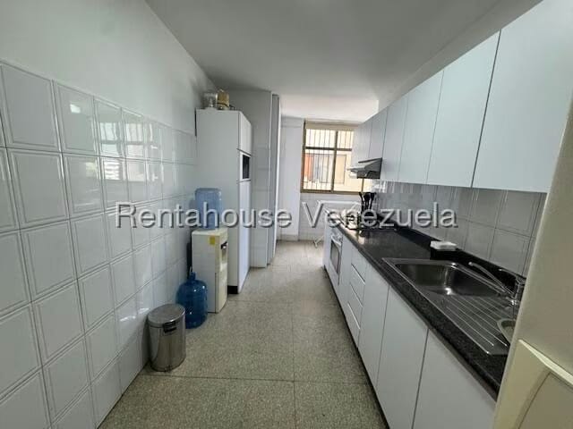 Apartamento (1 Nivel) en Alquiler en Los Palos Grandes, Distrito Metropolitano - 6