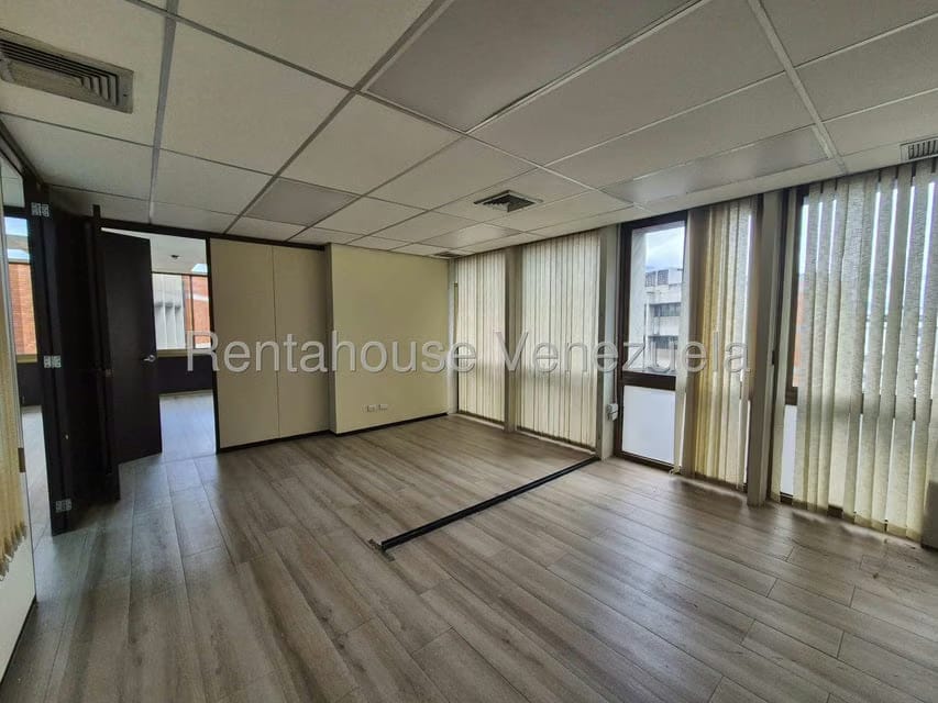 Comercial (Oficina) en Alquiler en Chuao, Distrito Metropolitano - 17
