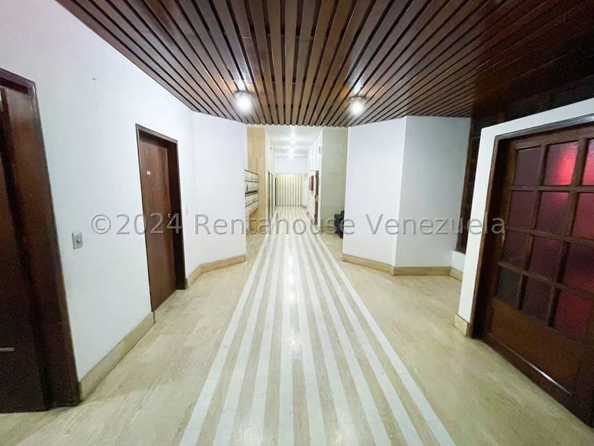 Apartamento (1 Nivel) en Alquiler en Los Palos Grandes, Distrito Metropolitano - 2