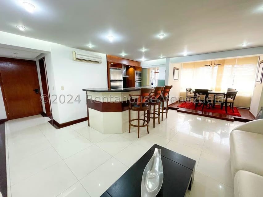 Apartamento (1 Nivel) en Alquiler en Los Palos Grandes, Distrito Metropolitano - 11