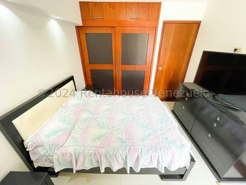 Apartamento (1 Nivel) en Alquiler en Los Palos Grandes, Distrito Metropolitano - 26