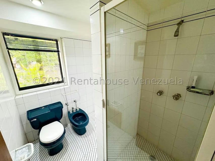 Apartamento (1 Nivel) en Alquiler en Los Palos Grandes, Distrito Metropolitano - 27