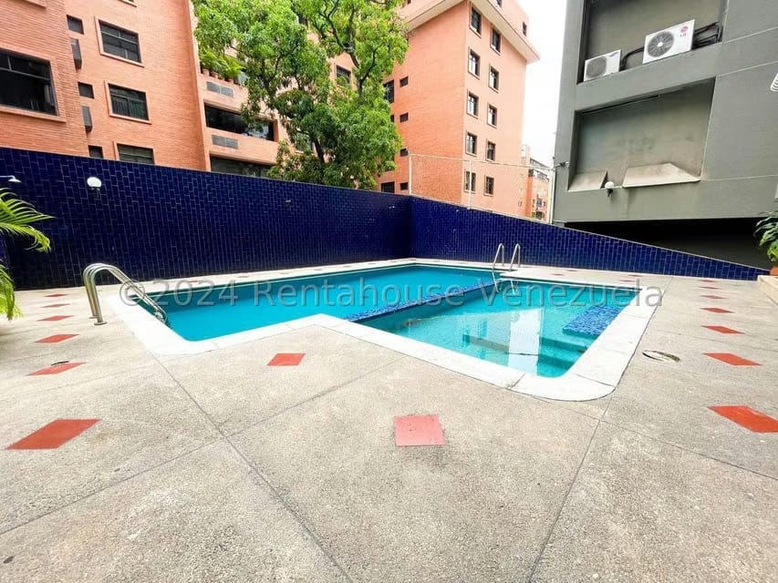 Apartamento (1 Nivel) en Alquiler en Los Palos Grandes, Distrito Metropolitano - 5