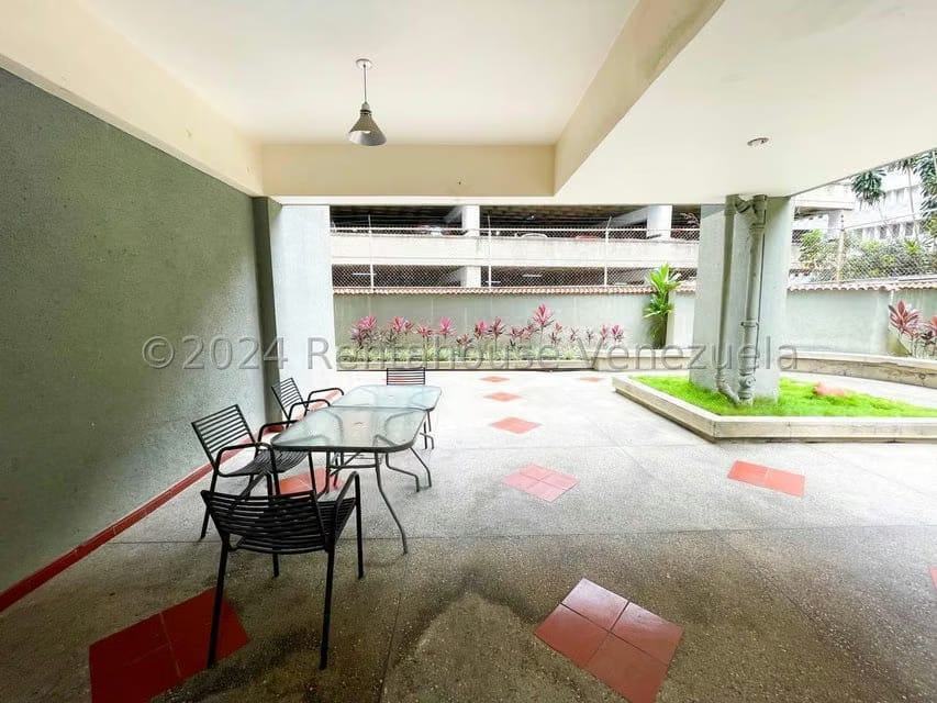 Apartamento (1 Nivel) en Alquiler en Los Palos Grandes, Distrito Metropolitano - 7